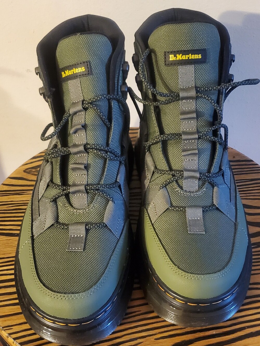 DR.MARTENS BOURY BOOTS